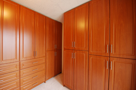 Deluxe Closet in Oiled Cherry